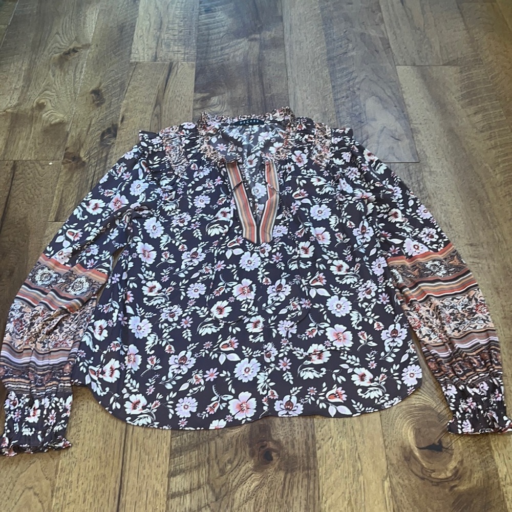 Decker Woman’s Floral Top Size XS